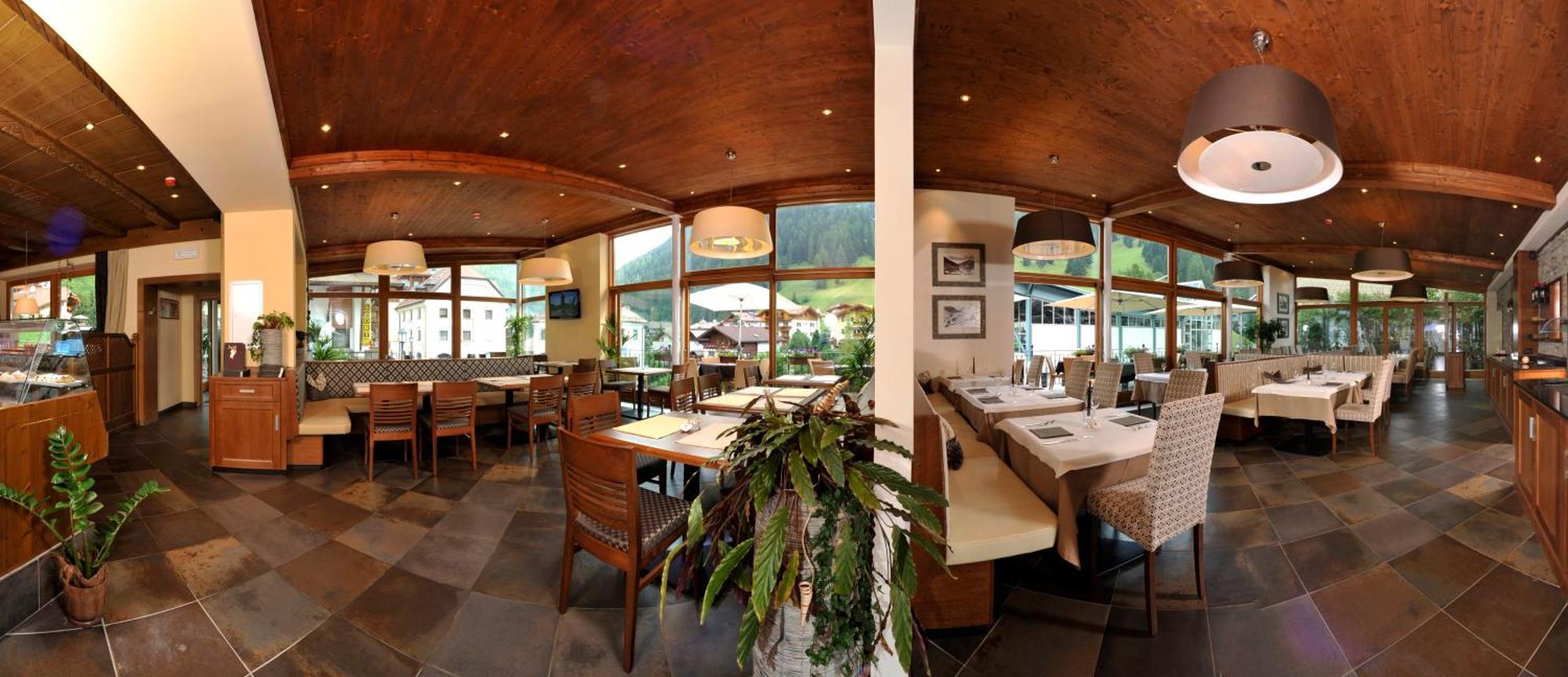 Hotel Europa Dolomites 셀바디발가르디나 외부 사진