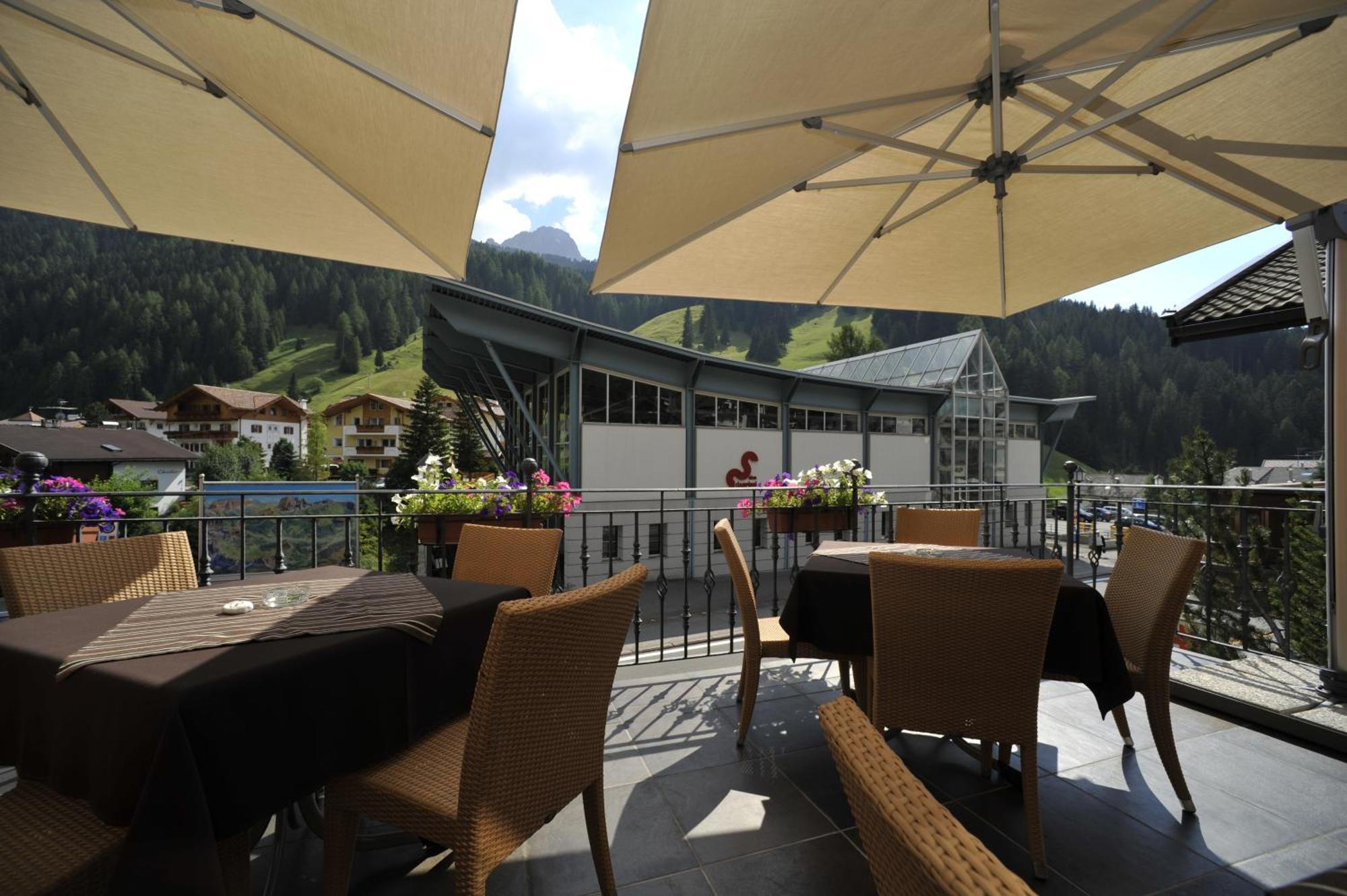 Hotel Europa Dolomites 셀바디발가르디나 외부 사진
